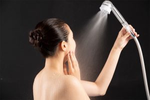 ミラブルでシャワーを浴びている写真